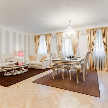 Charles Bridge Royal Apartments - Castle District Prag Exterior foto