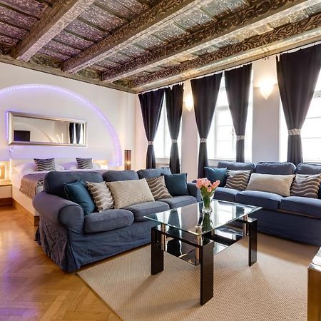 Charles Bridge Royal Apartments - Castle District Prag Exterior foto
