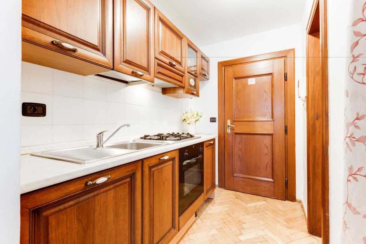 Charles Bridge Royal Apartments - Castle District Prag Exterior foto