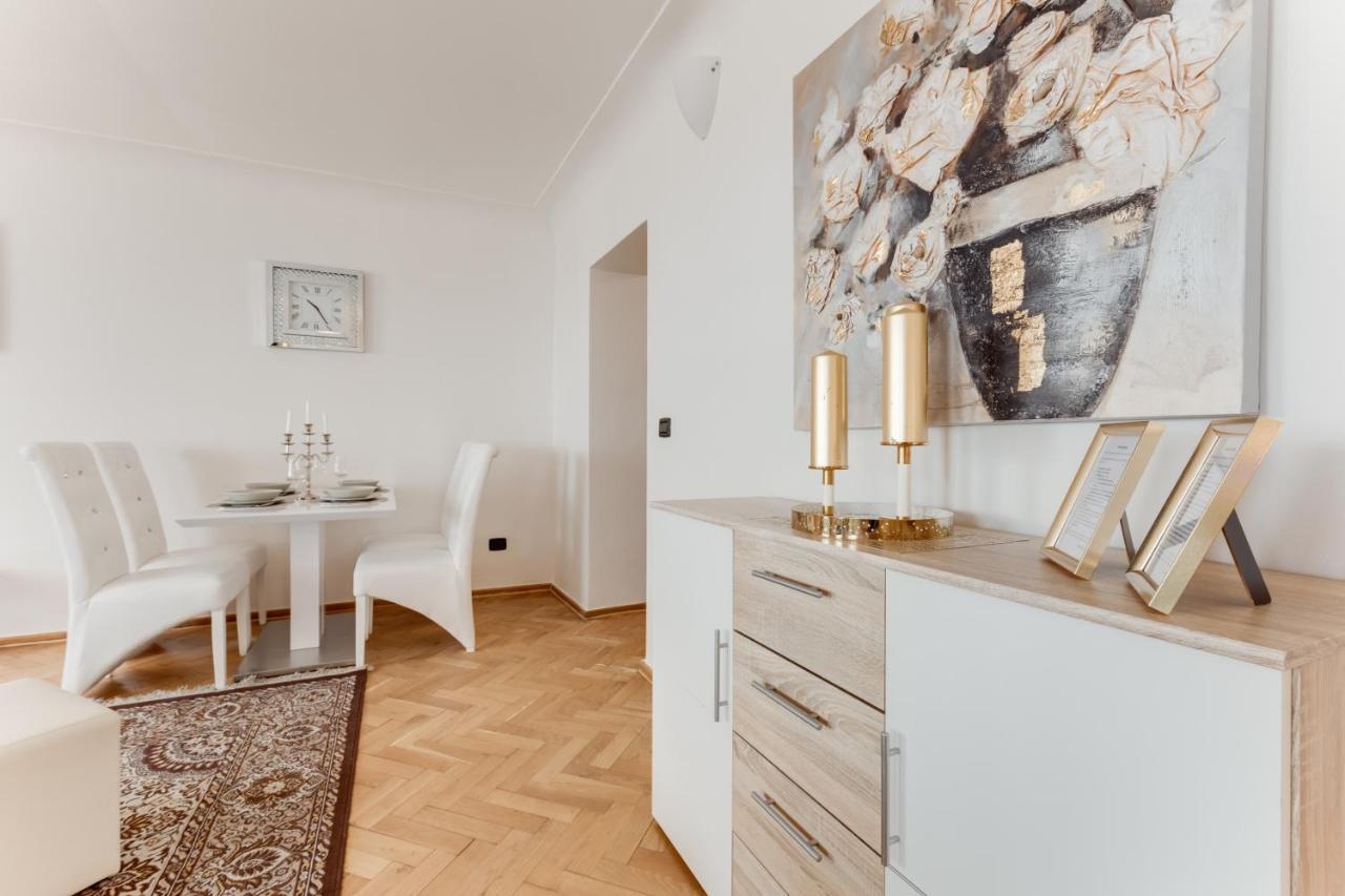 Charles Bridge Royal Apartments - Castle District Prag Exterior foto