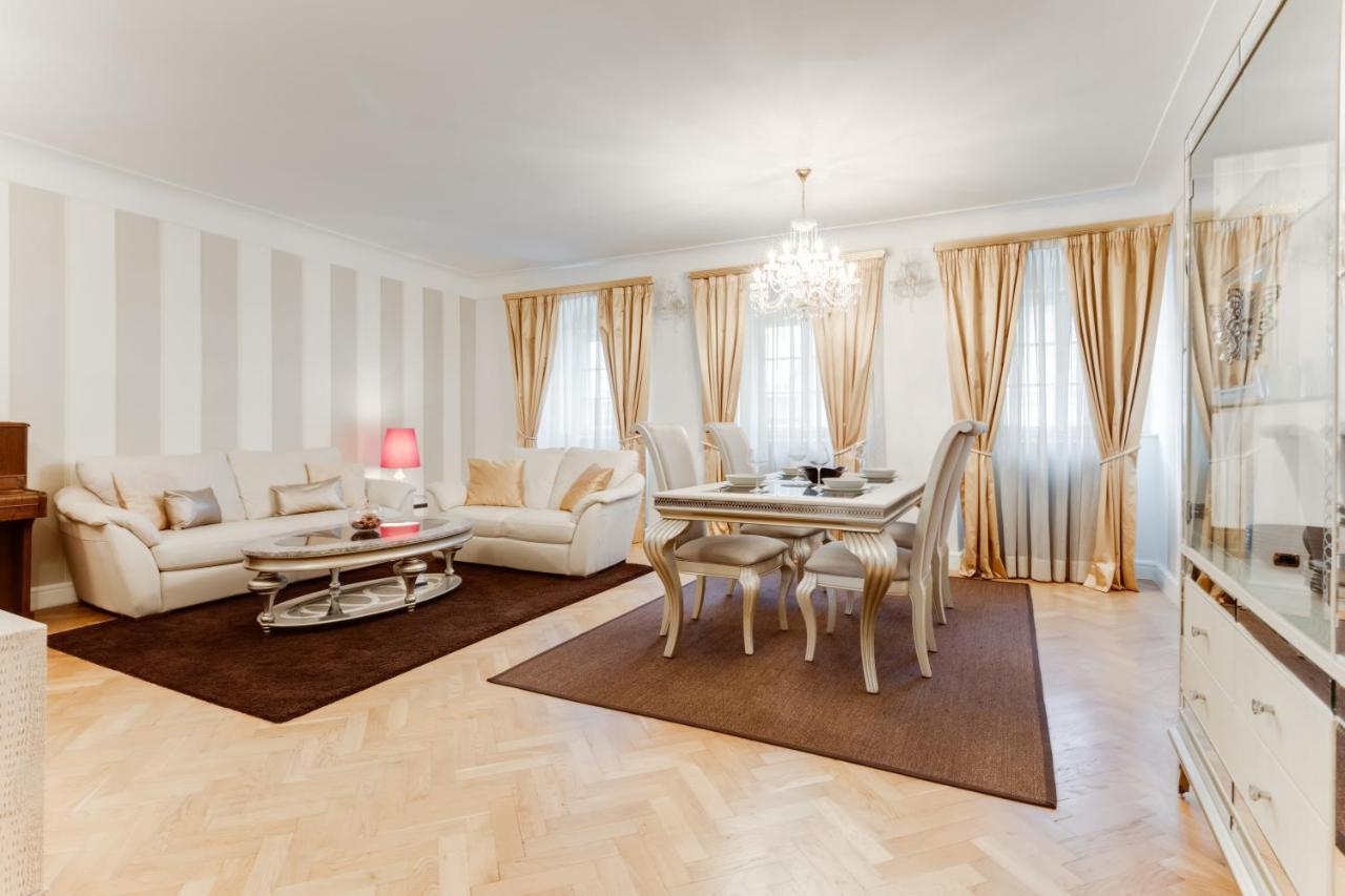 Charles Bridge Royal Apartments - Castle District Prag Exterior foto