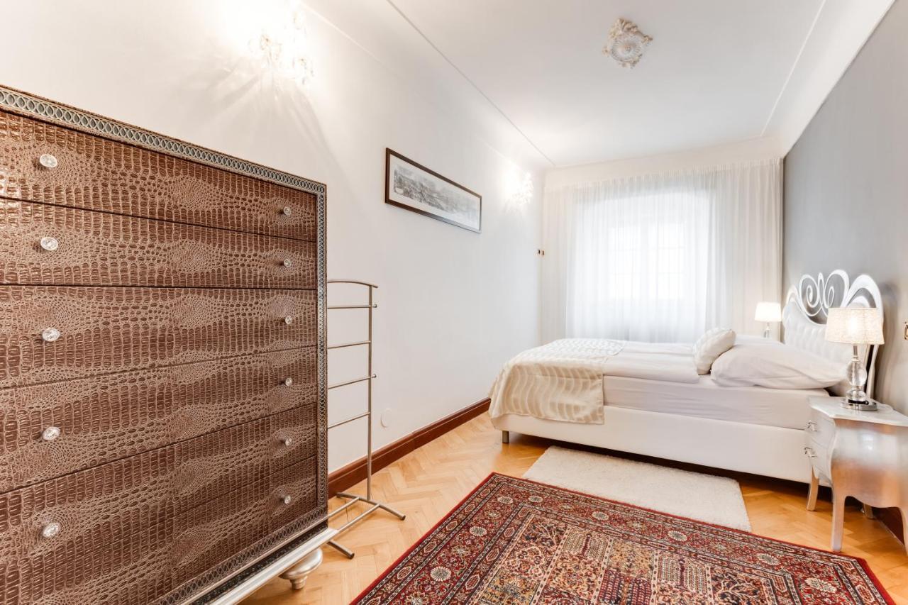 Charles Bridge Royal Apartments - Castle District Prag Exterior foto