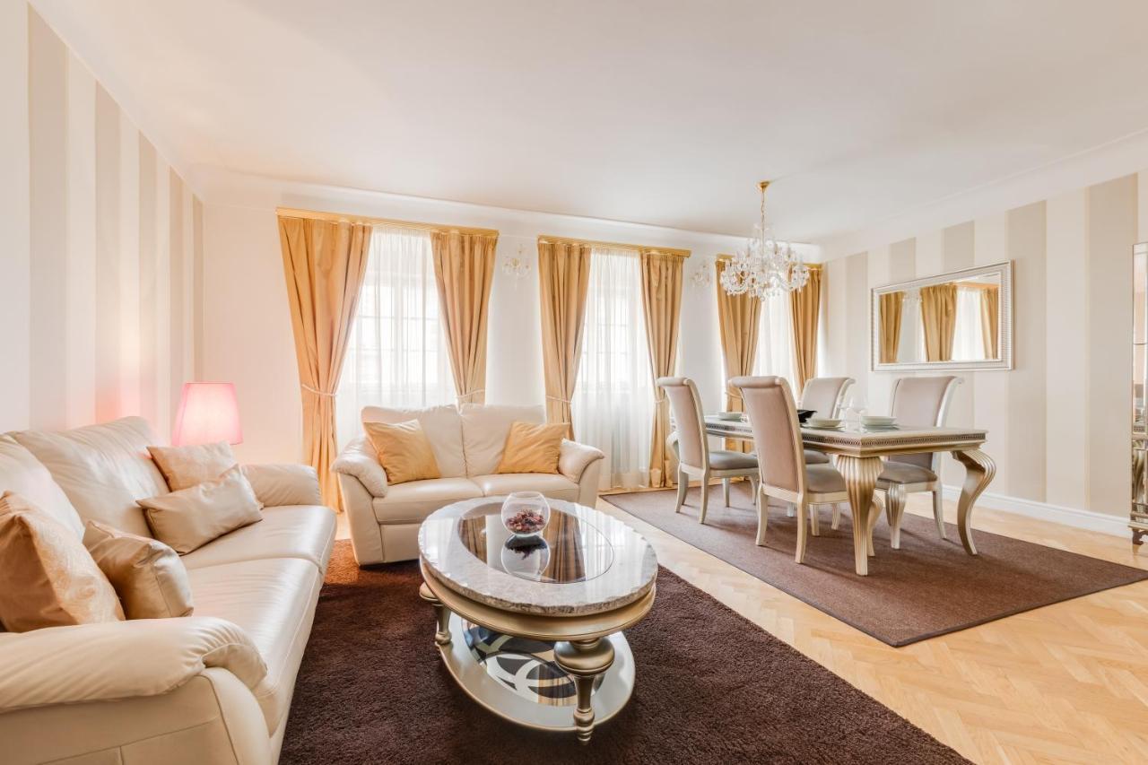 Charles Bridge Royal Apartments - Castle District Prag Exterior foto