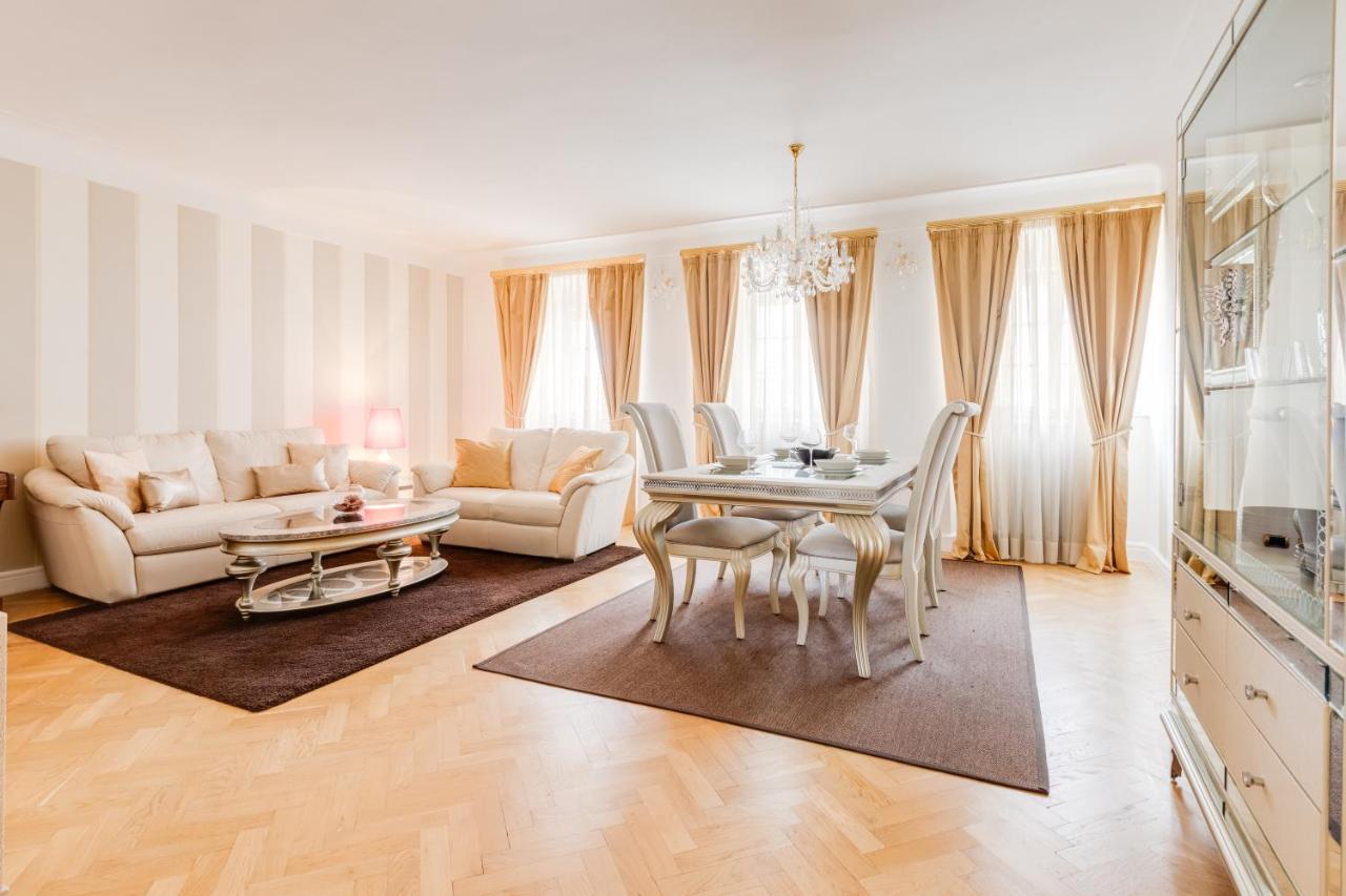 Charles Bridge Royal Apartments - Castle District Prag Exterior foto