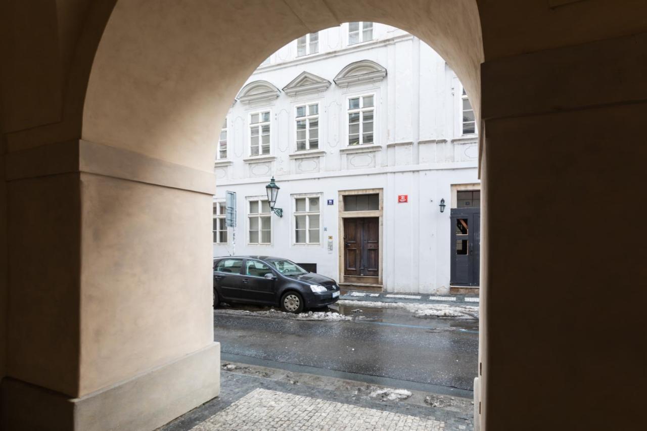 Charles Bridge Royal Apartments - Castle District Prag Exterior foto