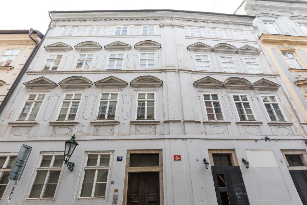 Charles Bridge Royal Apartments - Castle District Prag Exterior foto