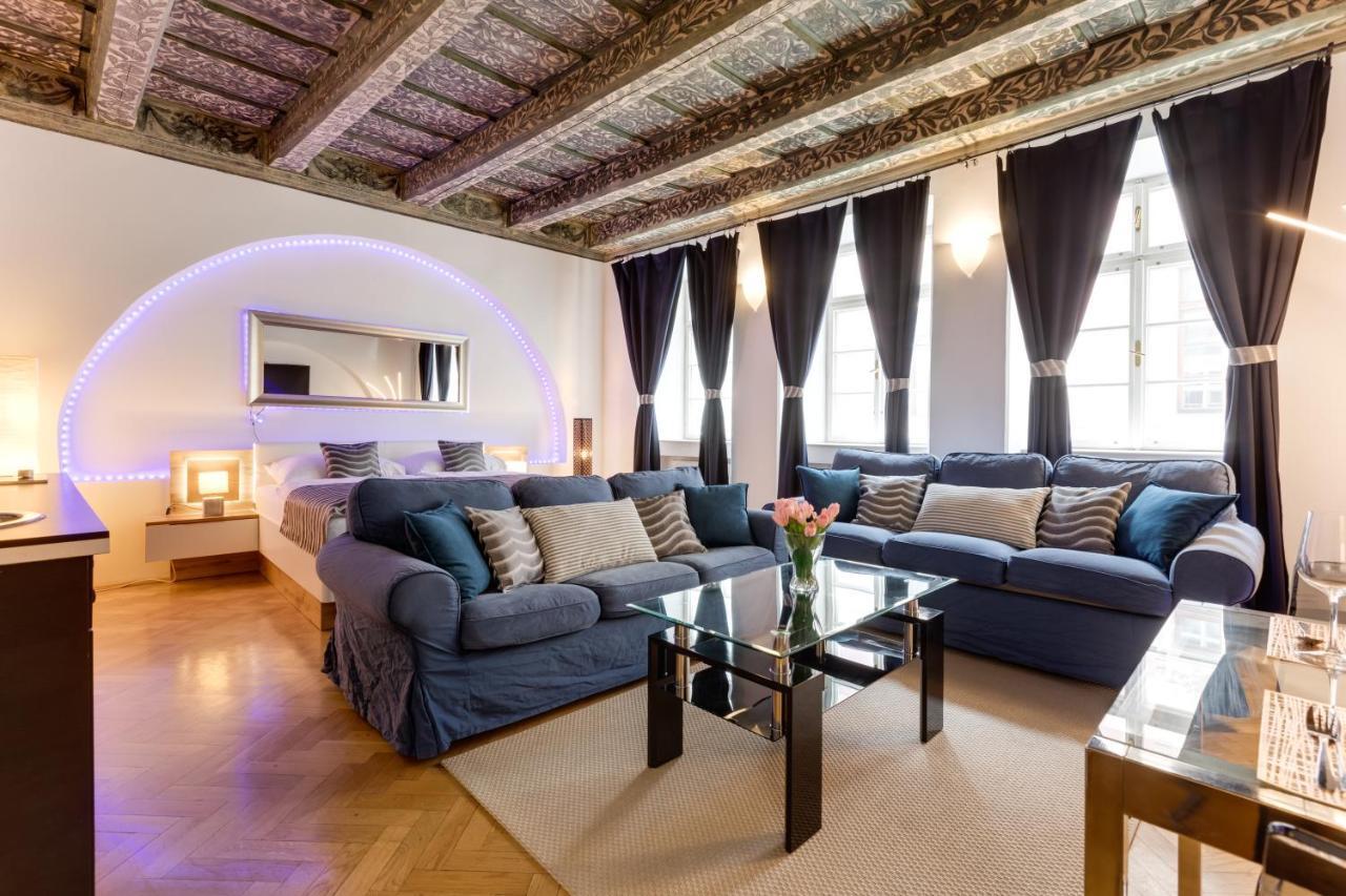 Charles Bridge Royal Apartments - Castle District Prag Exterior foto