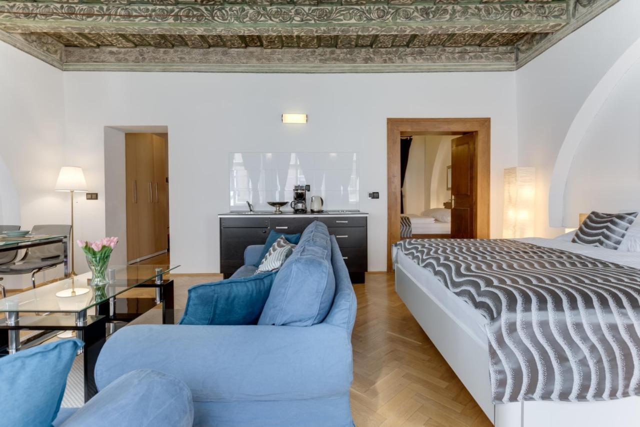 Charles Bridge Royal Apartments - Castle District Prag Exterior foto