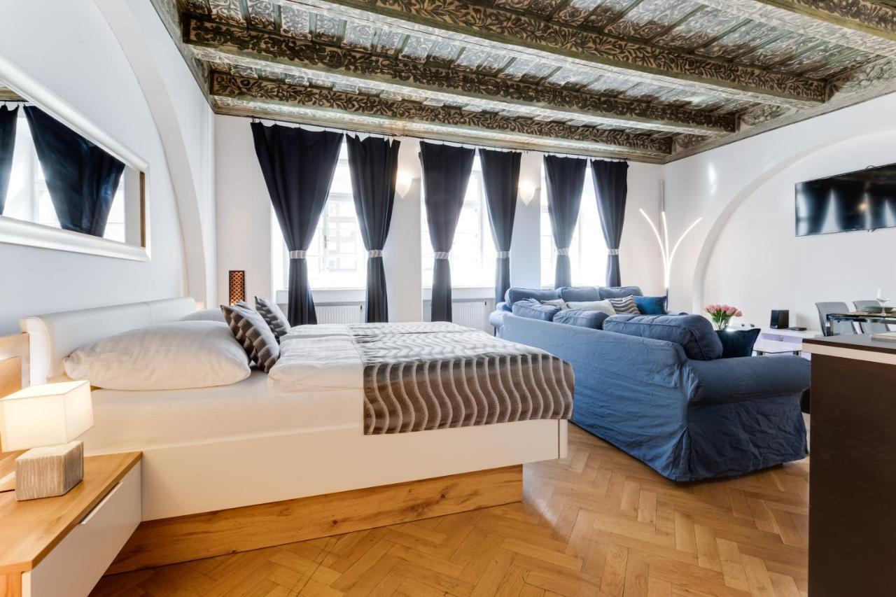 Charles Bridge Royal Apartments - Castle District Prag Exterior foto
