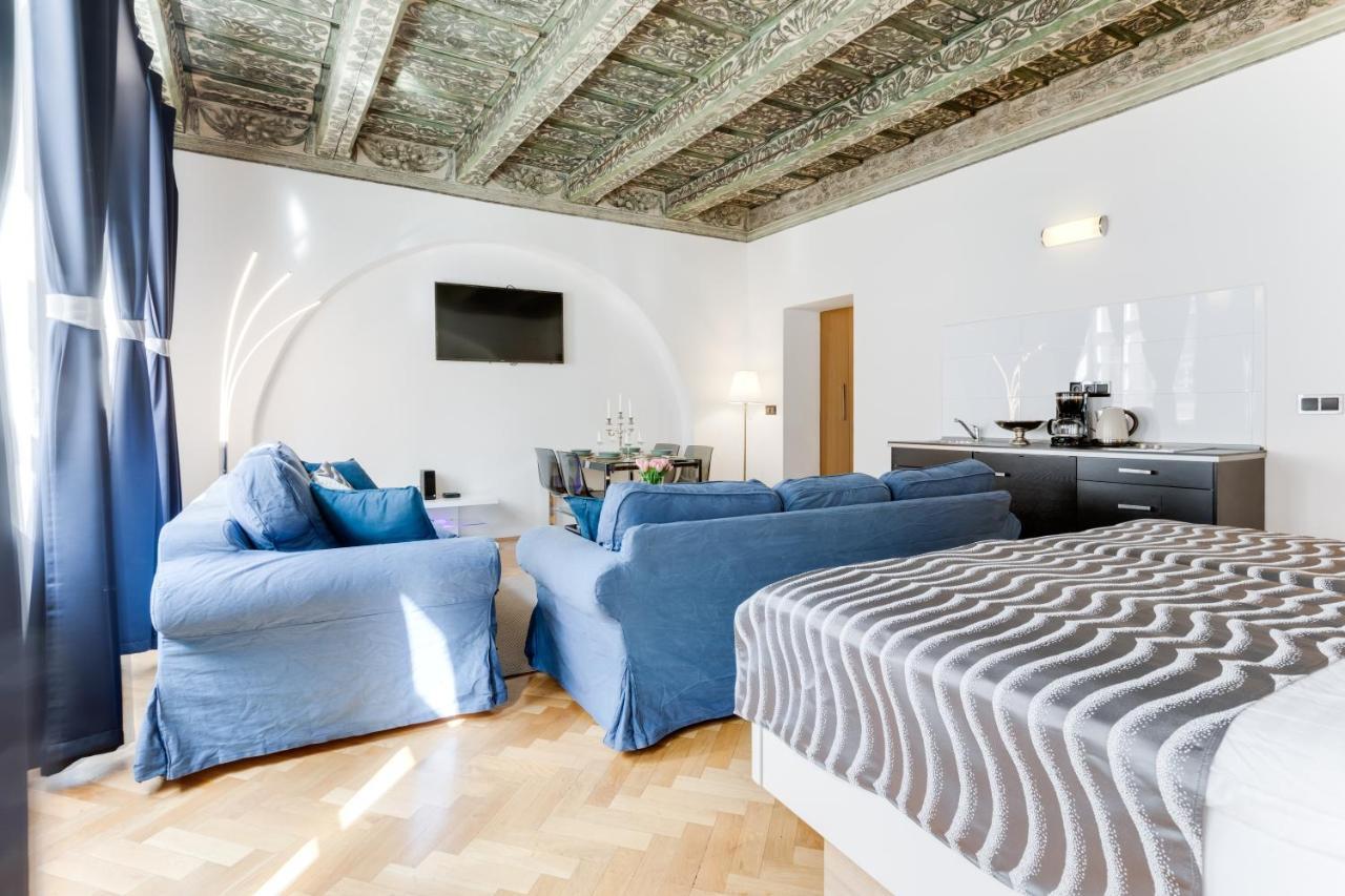 Charles Bridge Royal Apartments - Castle District Prag Exterior foto