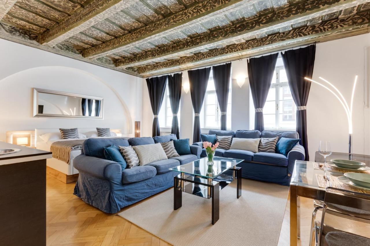 Charles Bridge Royal Apartments - Castle District Prag Exterior foto