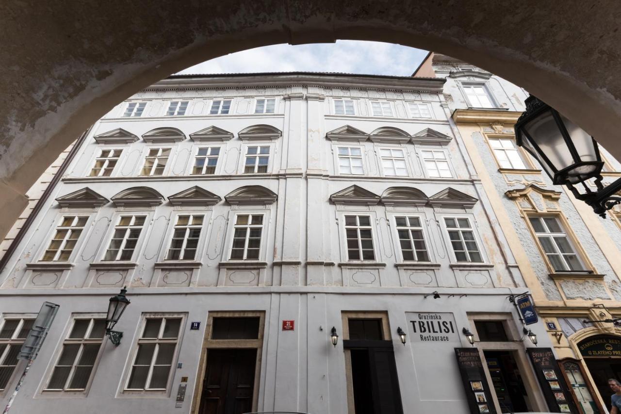 Charles Bridge Royal Apartments - Castle District Prag Exterior foto
