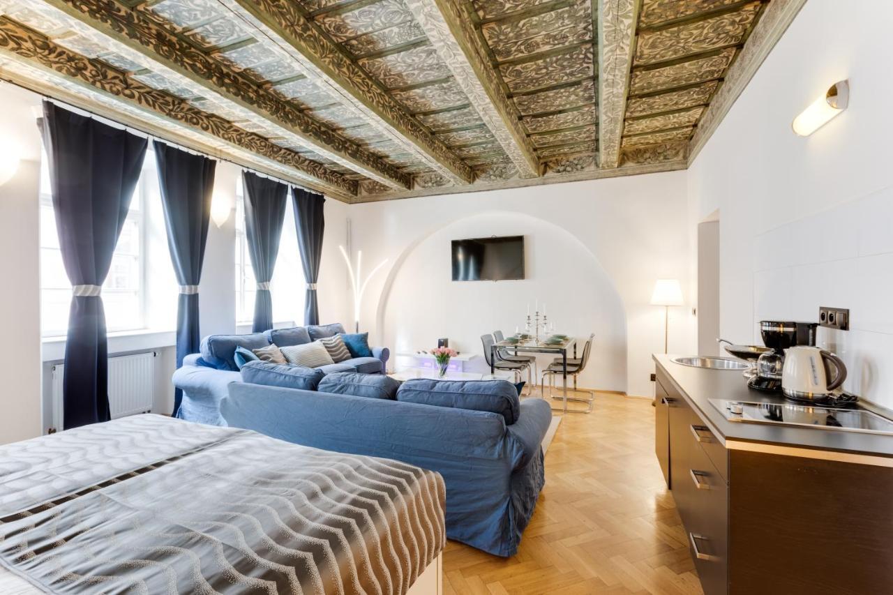 Charles Bridge Royal Apartments - Castle District Prag Exterior foto